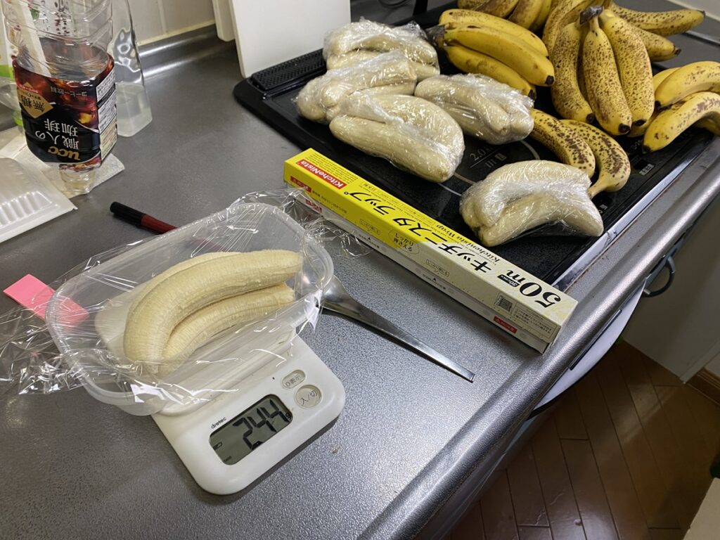バナナの小分け作業