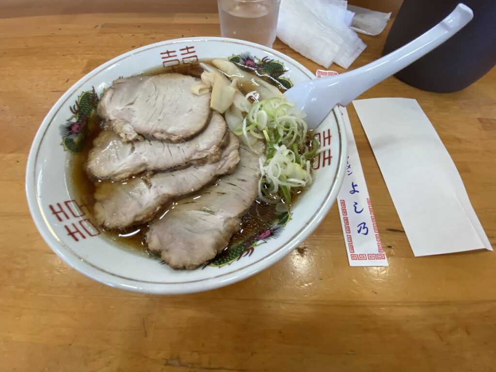 よし乃の醤油チャーシュー麺