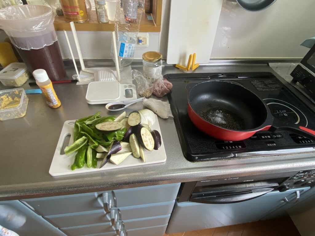 ナスと豚肉の炒め物下ごしらえ