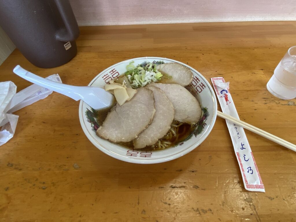 よし乃の醤油チャーシュー麺