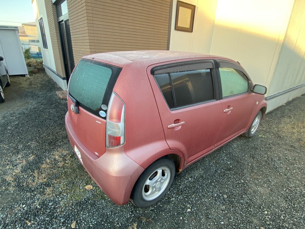 表面が凍ったマイカー