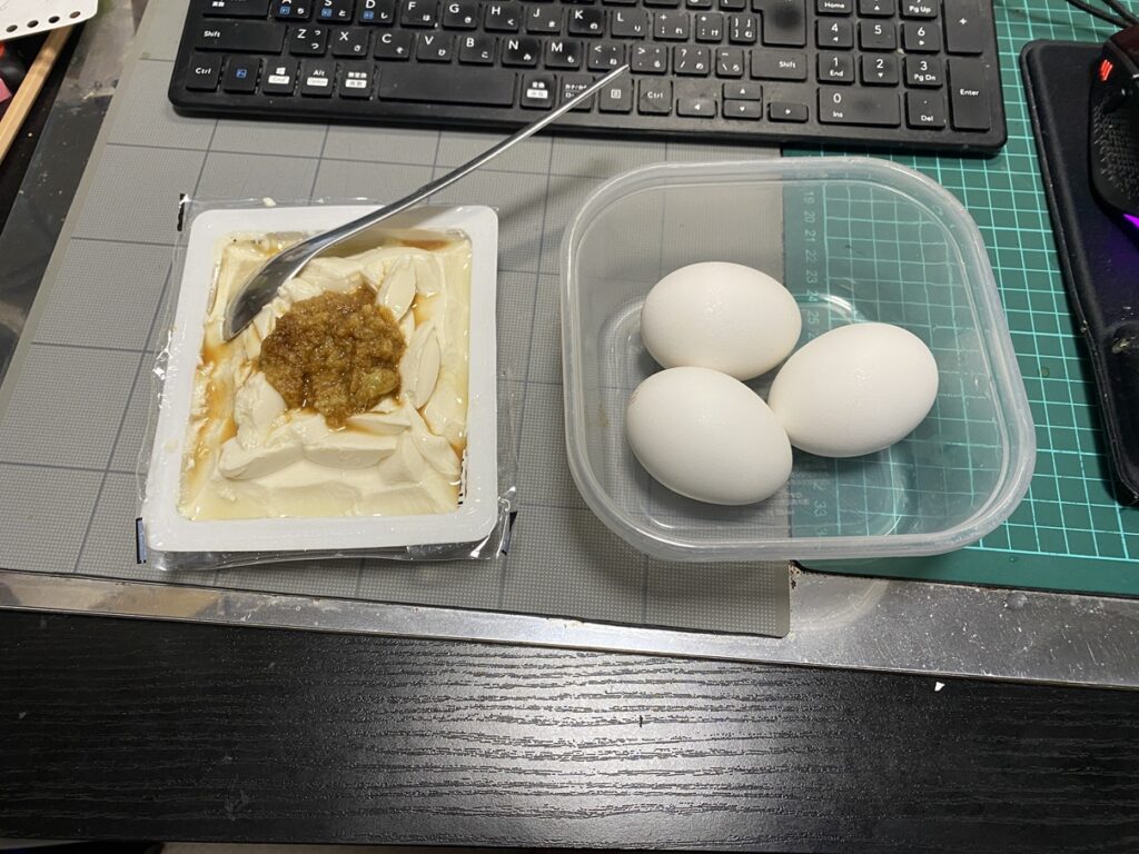 絹ごし豆腐とゆで卵