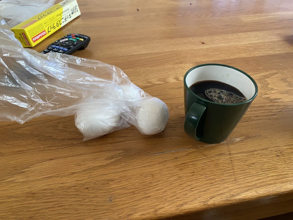 ゆで卵とコーヒー