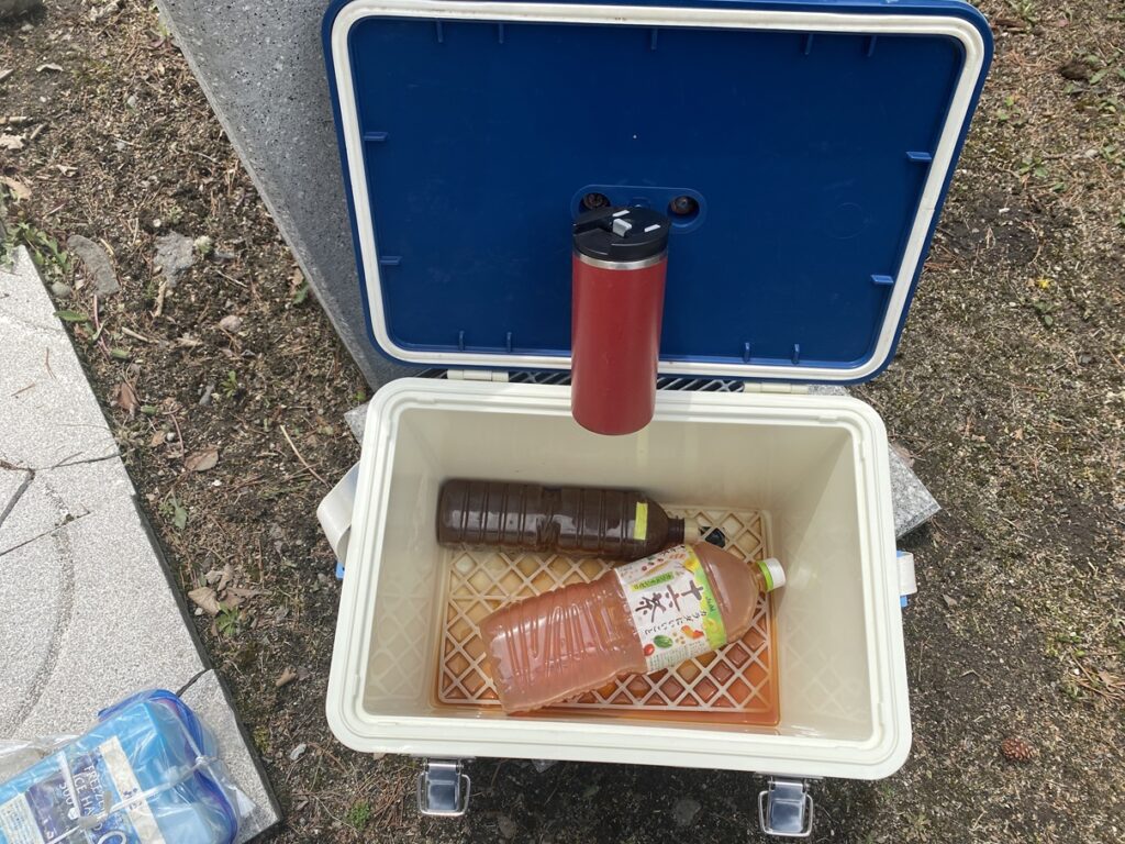コーヒーまみれになったクーラーボックス。