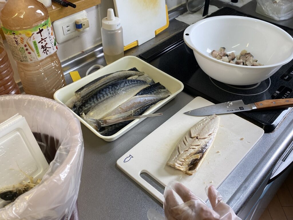 塩サバの骨取り